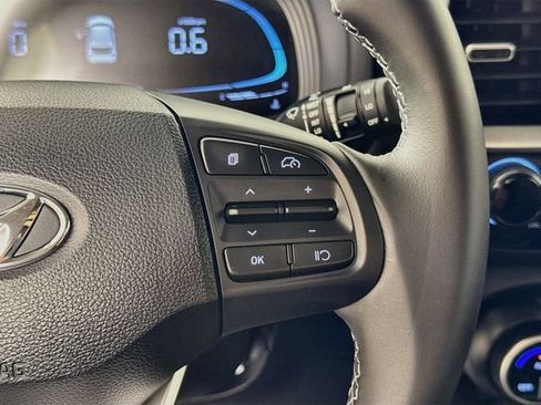 Certified 2025 Hyundai Venue SEL FWD image 18