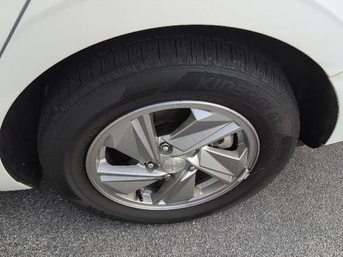 Used 2025 Hyundai Elantra SE FWD image 5