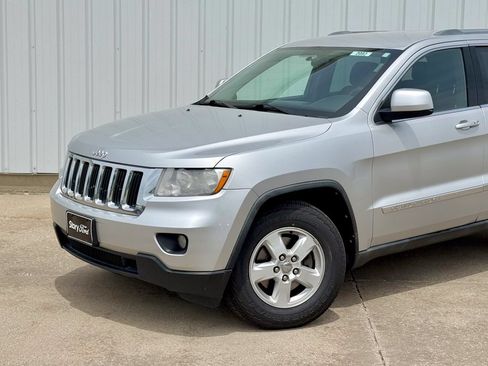 Used 2012 Jeep Grand Cherokee Laredo w/ Laredo E Group AWD/4WD image 2