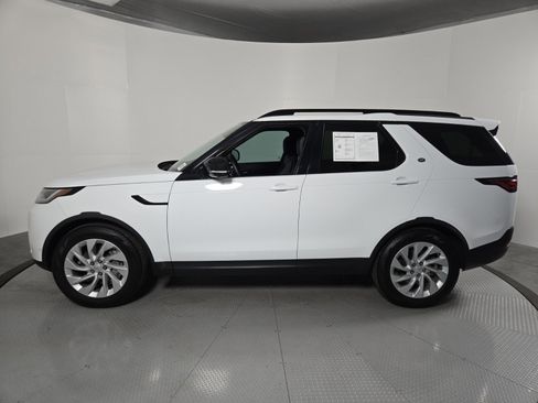 Used 2025 Land Rover Discovery S image 8