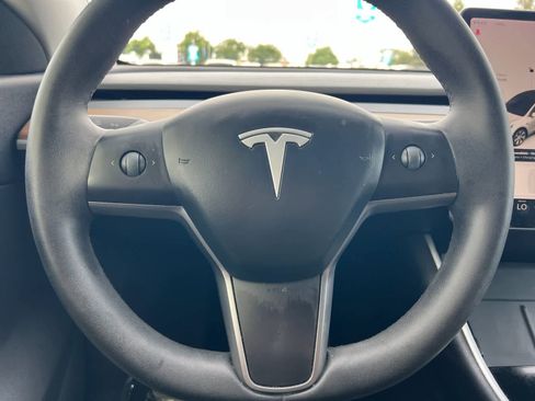 Used 2020 Tesla Model Y Long Range image 23