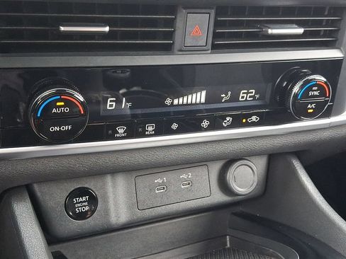 Used 2025 Nissan Rogue SV AWD/4WD image 15