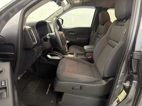 Certified 2023 Nissan Frontier SV w/ Technology Package AWD/4WD image 12