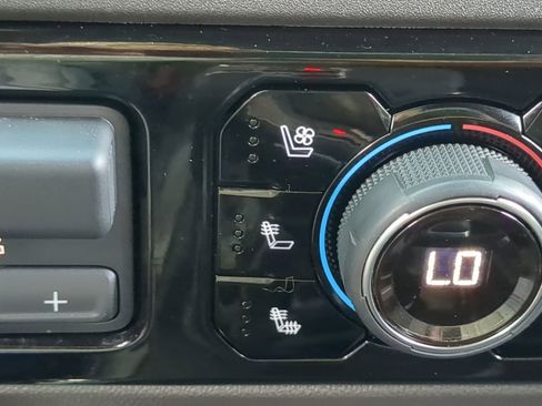 Used 2024 Chevrolet Silverado 1500 ZR2 w/ Technology Package image 24