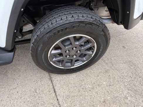 Used 2022 Jeep Gladiator Overland w/ Popular Equipment Package image 12