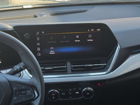 Used 2025 Chevrolet Trax LT FWD image 17