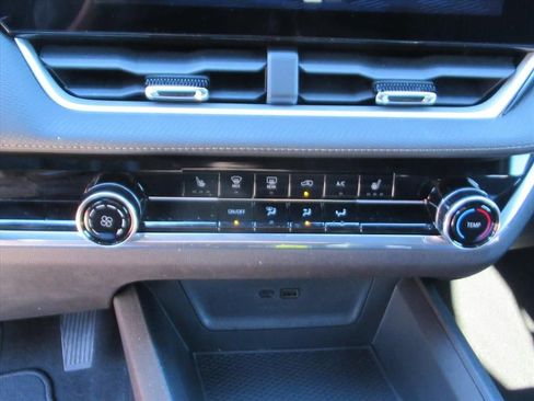 Used 2025 Chevrolet Equinox LT w/ Safety and Technology Package image 25