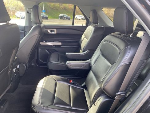 Used 2022 Ford Explorer XLT w/ Equipment Group 202A image 21