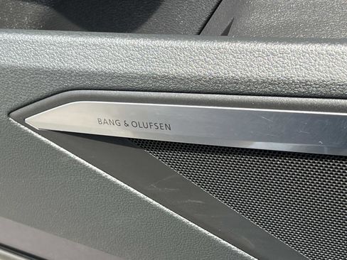 Used 2019 Audi e-tron Premium Plus image 18