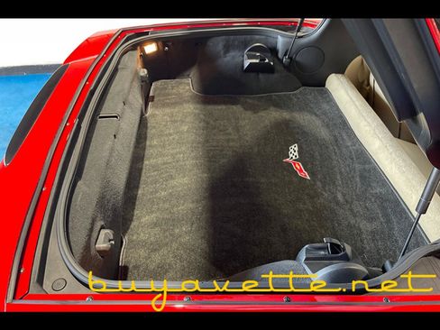 Used 2006 Chevrolet Corvette Coupe w/ Preferred Equipment Group RWD image 24
