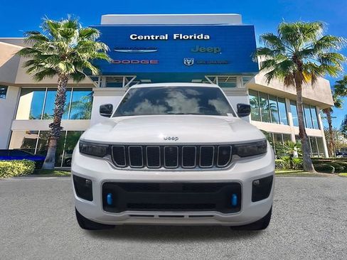 Used 2022 Jeep Grand Cherokee Overland w/ Advanced Protech Group III AWD/4WD image 3