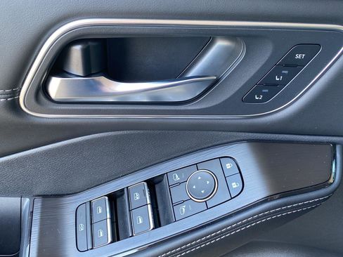 Used 2025 Nissan Rogue Platinum w/ Platinum Premium Package image 27