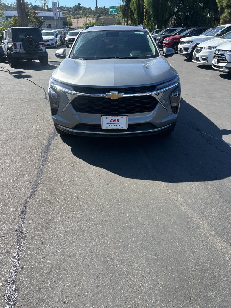 Used 2025 Chevrolet Trax LT w/ LT Convenience Package FWD image 4