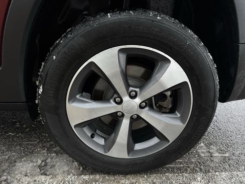 Used 2021 Jeep Cherokee Limited image 32