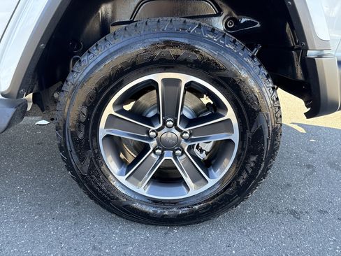 Used 2023 Jeep Wrangler Sahara image 14