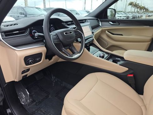 New 2026 Jeep Grand Cherokee Limited RWD image 13