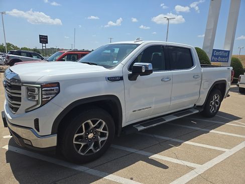 Used 2022 GMC Sierra 1500 SLT w/ SLT Convenience Package AWD/4WD image 1