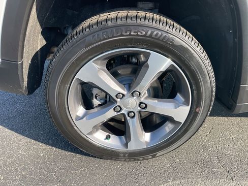 New 2026 Jeep Grand Cherokee Limited RWD image 9