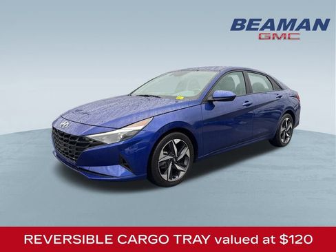 Used 2023 Hyundai Elantra SEL w/ Convenience Package image 3