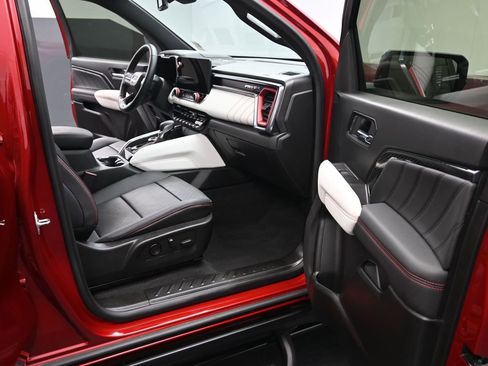 Used 2024 GMC Canyon AT4X image 14