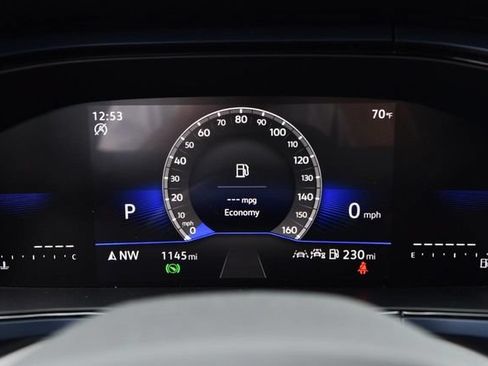 Used 2024 Volkswagen Taos SE w/ MDO Package FWD image 12