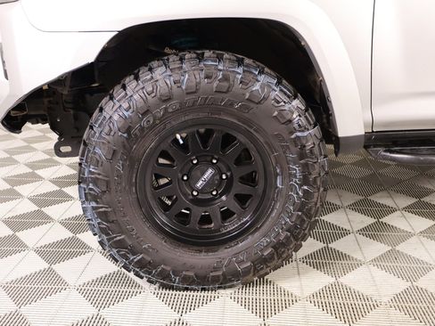 Used 2018 Toyota 4Runner TRD Off-Road Premium image 18