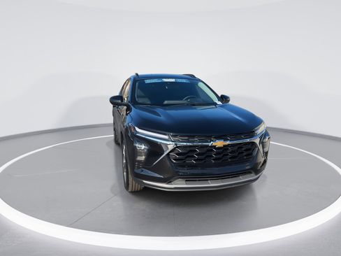 Certified 2025 Chevrolet Trax LT w/ LT Convenience Package image 3