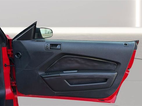 Used 2013 Ford Mustang Convertible RWD image 21