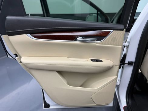 Used 2018 Cadillac XT5 Luxury w/ Driver Awareness Package AWD/4WD image 40