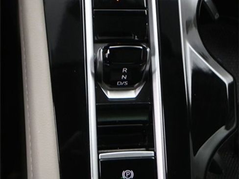 Used 2024 Volkswagen Atlas SEL Premium R-Line image 19