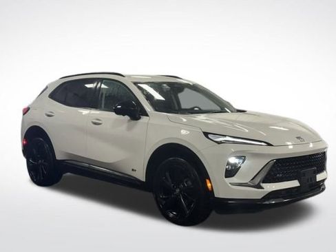 Used 2025 Buick Envision Sport Touring image 4