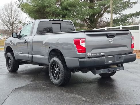 Used 2019 Nissan Titan S image 4
