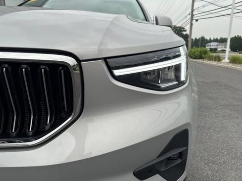 Certified 2025 Volvo XC40 B5 Plus AWD/4WD image 8