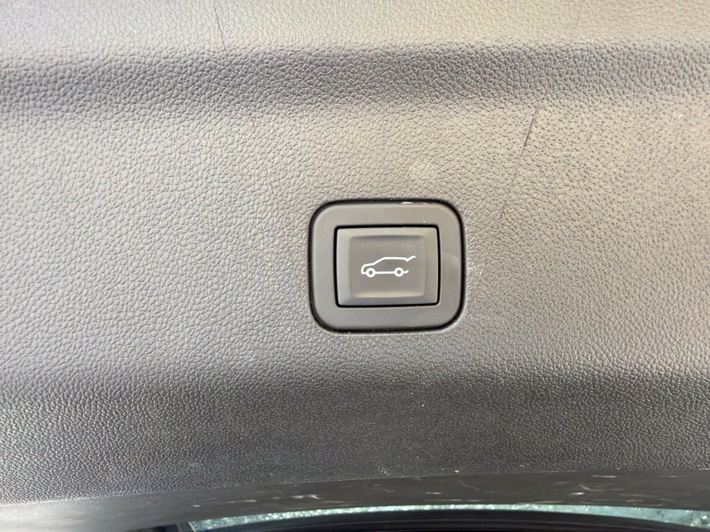 Used 2026 Chevrolet Suburban Premier AWD/4WD image 10