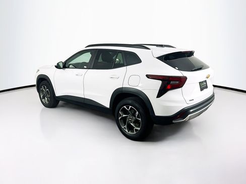 Used 2025 Chevrolet Trax LT w/ LT Convenience Package image 5