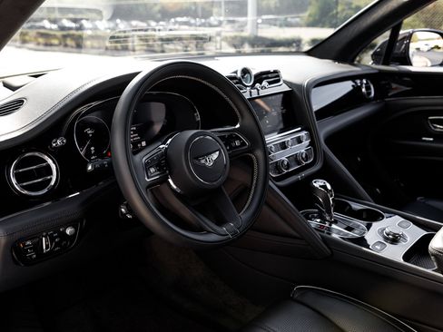 Used 2022 Bentley Bentayga image 31