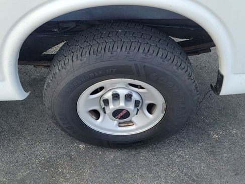 Used 2017 GMC Savana 2500 image 8