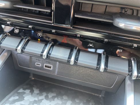 Used 2023 Chevrolet Colorado LT w/ LT Convenience Package II image 29