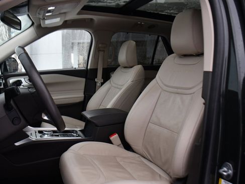 Used 2023 Ford Explorer Platinum w/ Technology Package image 13