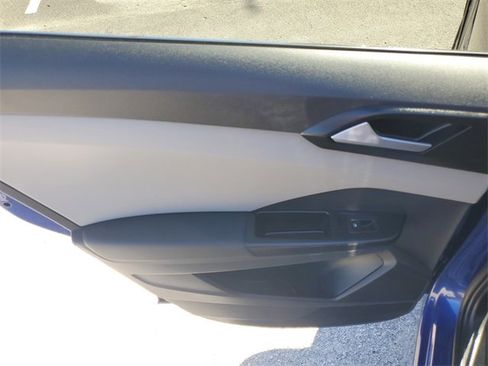 Used 2022 Volkswagen Taos SE image 11