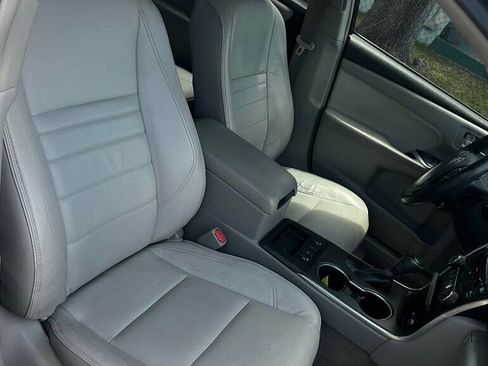 Used 2016 Toyota Camry Hybrid image 9