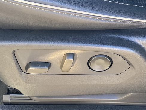 Used 2024 GMC Yukon SLT image 19