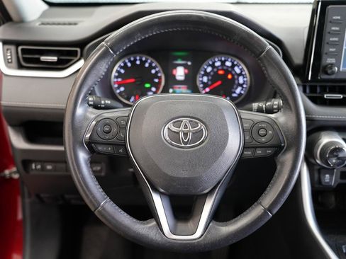 Used 2019 Toyota RAV4 XLE Premium FWD image 11