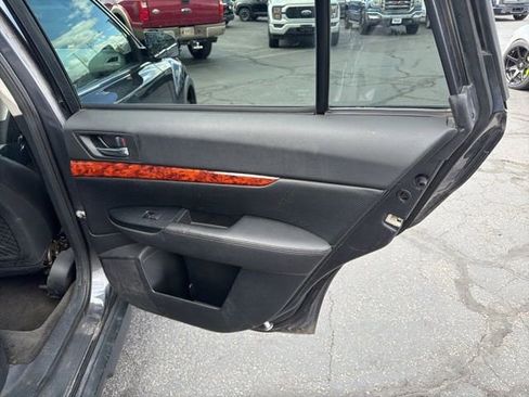 Used 2012 Subaru Outback 2.5i Limited w/ Moonroof Pkg AWD/4WD image 24