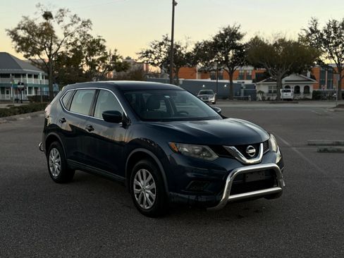 Used 2016 Nissan Rogue S image 2