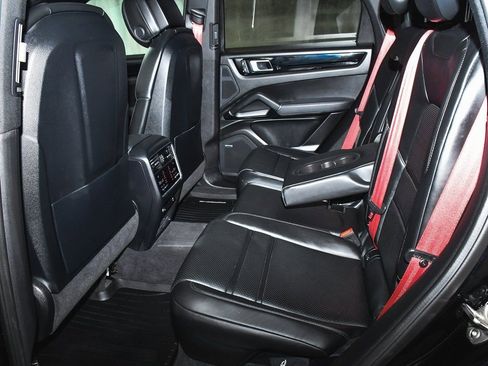 Used 2022 Porsche Cayenne Platinum Edition image 56