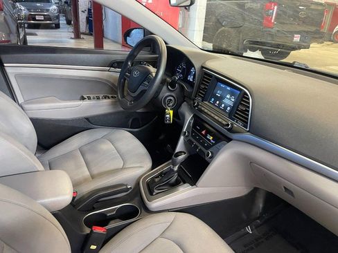 Used 2017 Hyundai Elantra SE FWD image 6