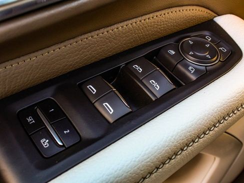 Used 2022 GMC Yukon Denali w/ Denali Premium Package image 10