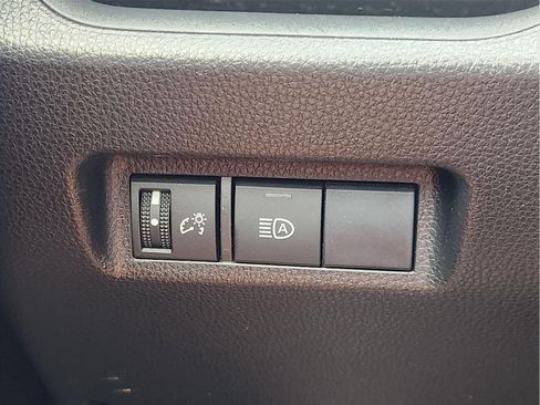 Used 2019 Toyota RAV4 LE FWD image 21