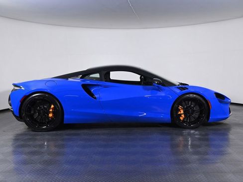 Used 2024 McLaren Artura RWD image 6